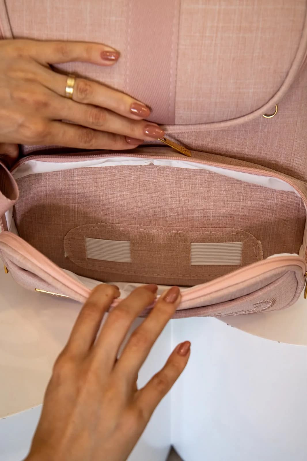 Mochila Maternidade Malu — Ivoire Linho Rosê — foto 11 de 11