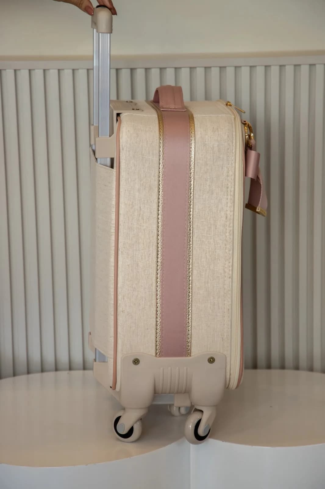 Kit Maternidade Ivoire — Mala de Rodinhas, Mochila Malu e Porta-Documentos — foto 3 de 10