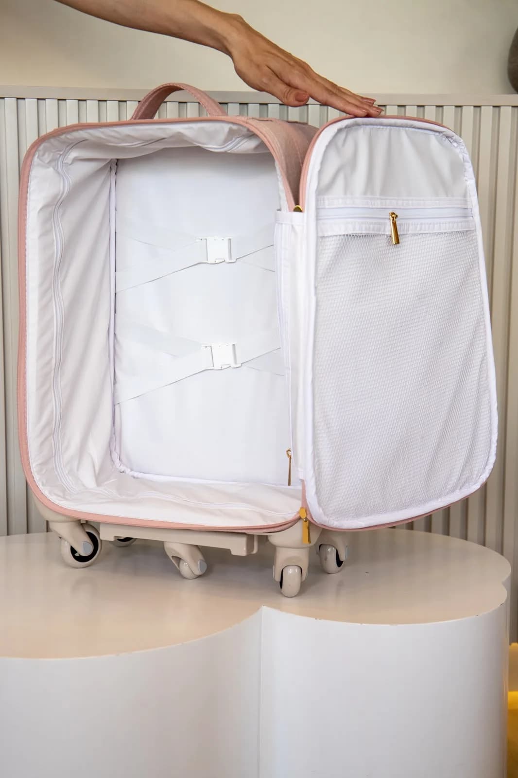 Kit Maternidade Ivoire — Mala de Rodinhas, Mochila Malu e Porta-Documentos — foto 4 de 10