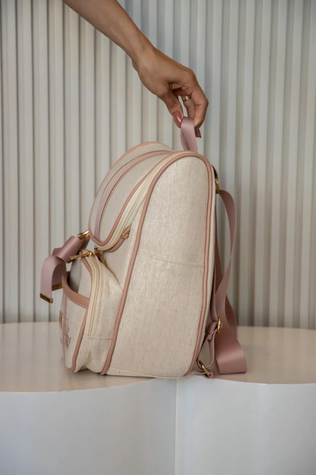 Kit Maternidade Ivoire — Mala de Rodinhas, Mochila Malu e Porta-Documentos — foto 8 de 10